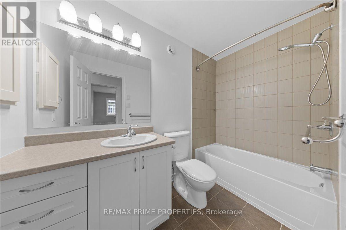 B - 279 Titanium Private, Ottawa, ON - Indoor Photo Showing Bathroom