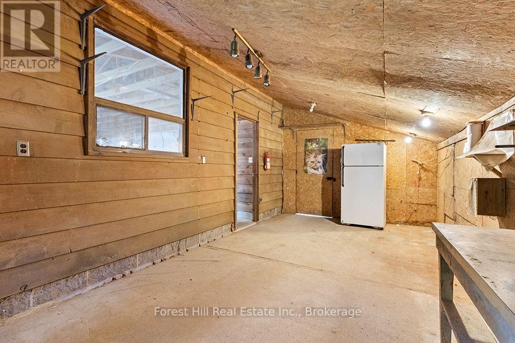 Workshop opens into Garage - 344511 North Line, West Grey, ON - Indoor Photo Showing Garage