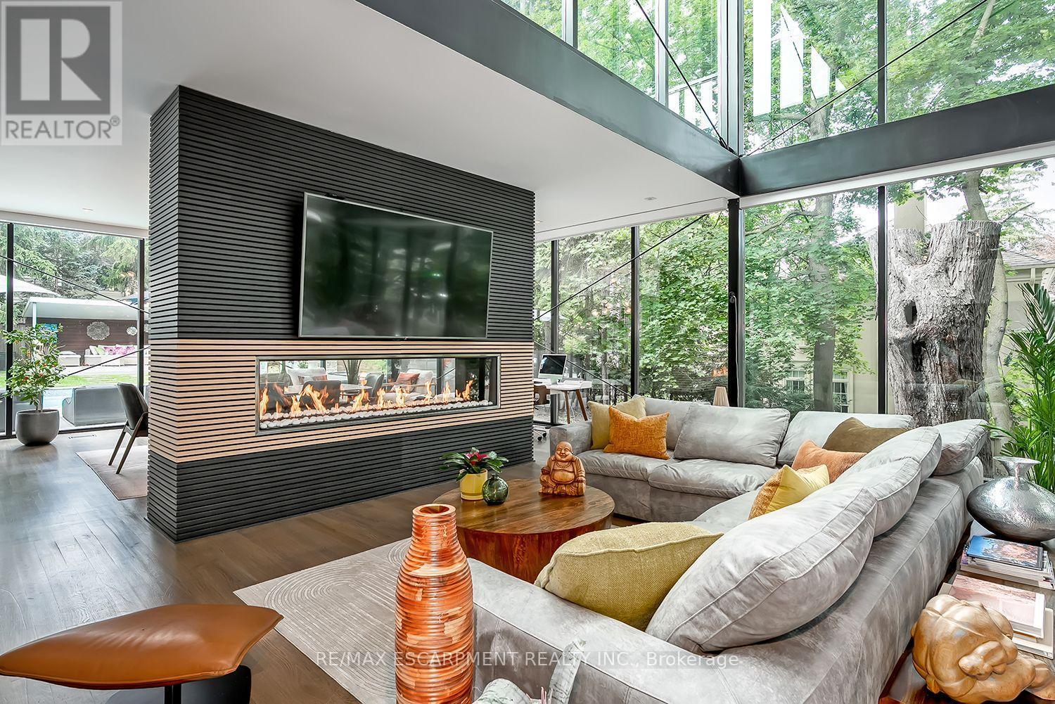 54 Raymar Place, Oakville, ON - Indoor Photo Showing Living Room
