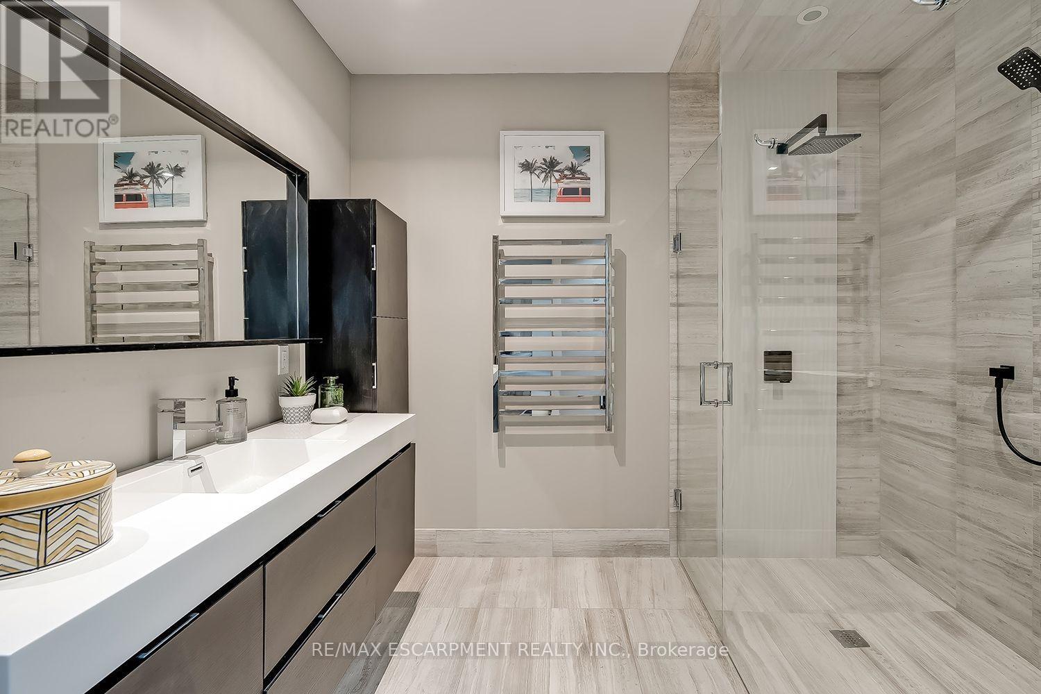 54 Raymar Place, Oakville, ON - Indoor Photo Showing Bathroom