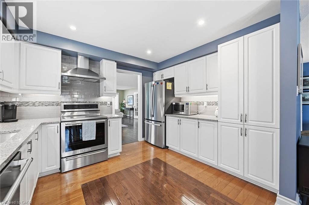 1150 Skyview Drive Unit# 47, Burlington, ON - Indoor Photo Showing Kitchen With Stainless Steel Kitchen With Upgraded Kitchen