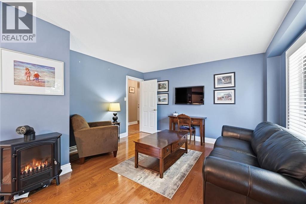 1150 Skyview Drive Unit# 47, Burlington, ON - Indoor Photo Showing Living Room With Fireplace