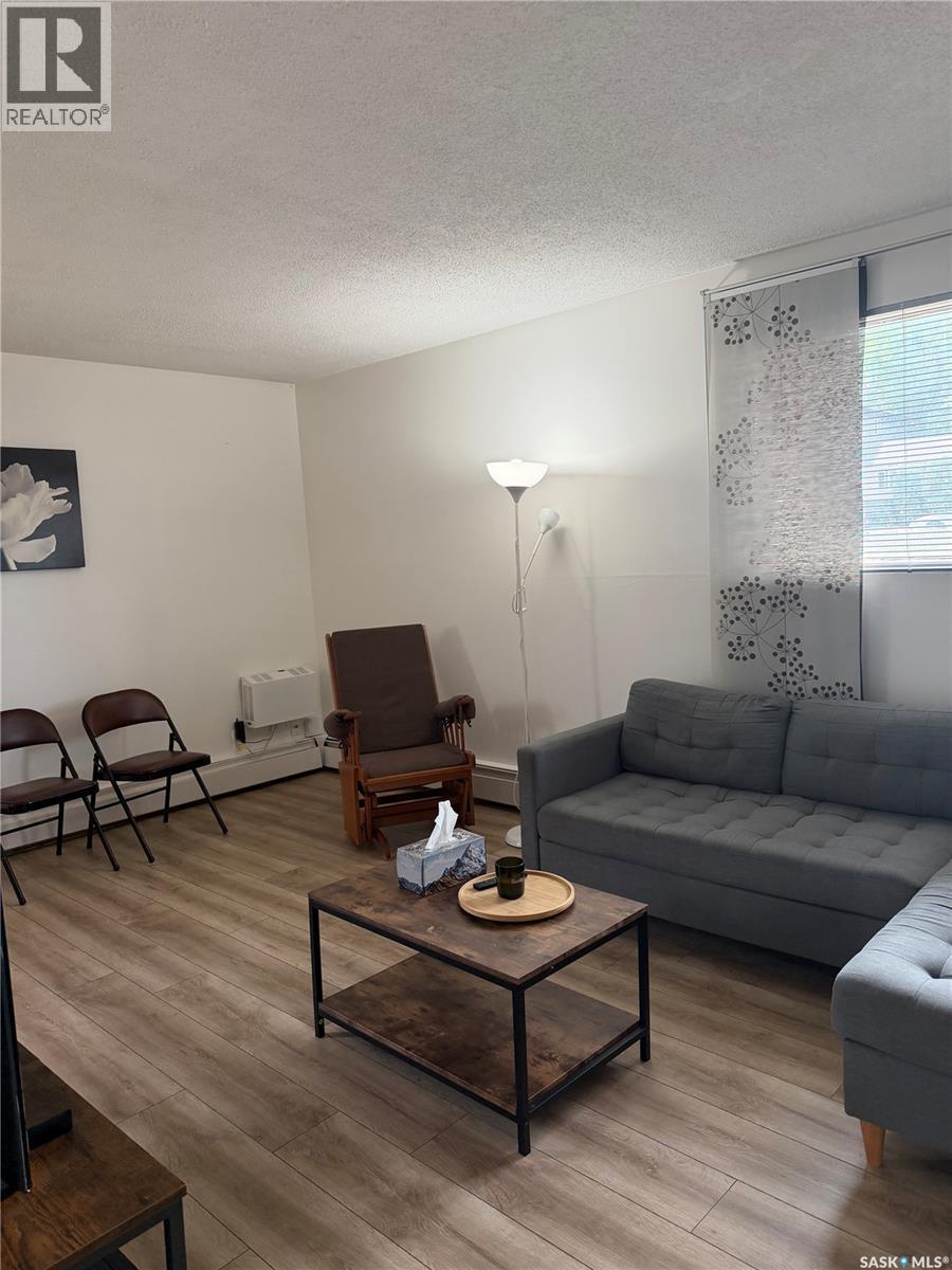 5 116 Acadia Court, Saskatoon, SK - Indoor Photo Showing Living Room