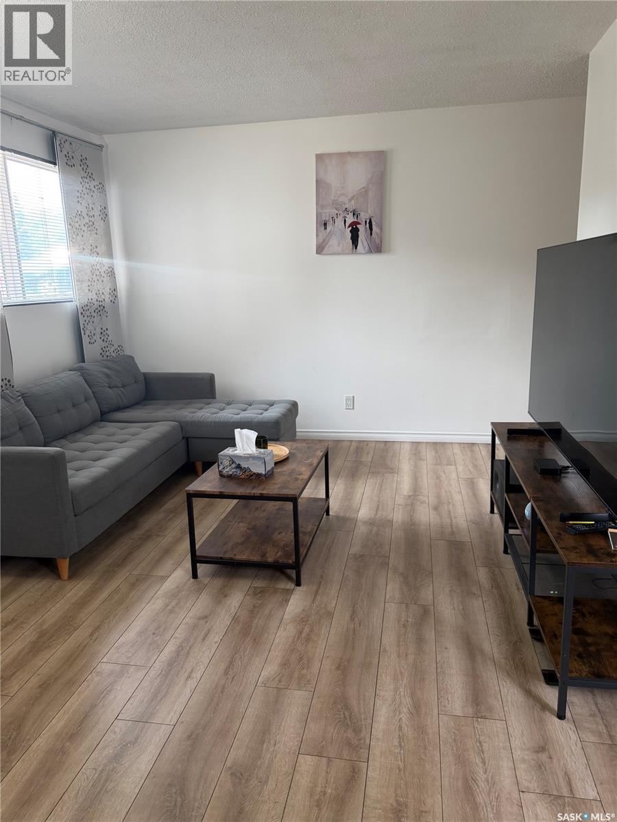 5 116 Acadia Court, Saskatoon, SK - Indoor Photo Showing Living Room