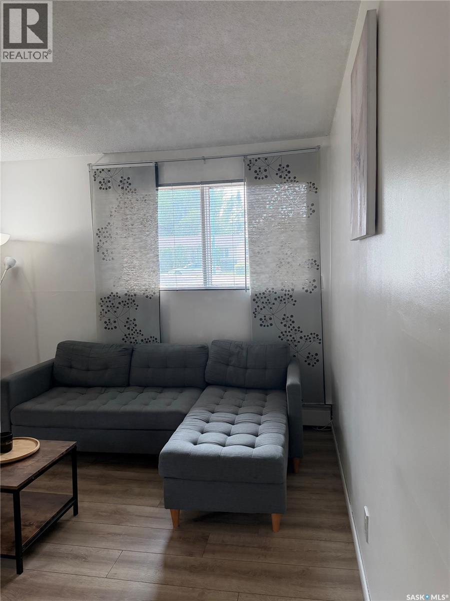 5 116 Acadia Court, Saskatoon, SK - Indoor Photo Showing Living Room