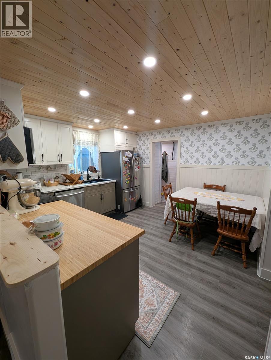 2009 7Th Street, Rosthern, SK - Indoor