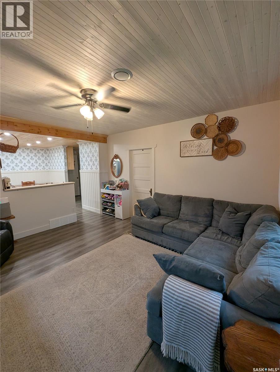2009 7Th Street, Rosthern, SK - Indoor Photo Showing Living Room