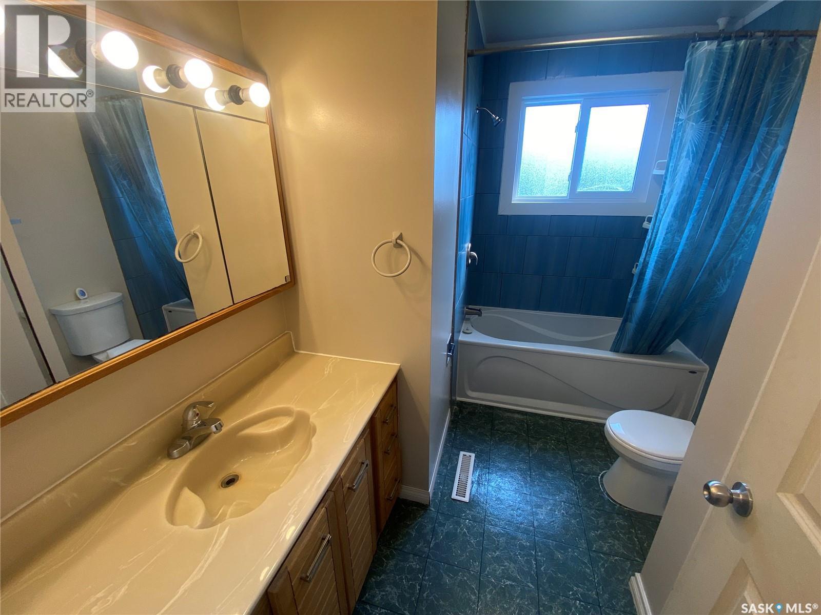 392 Circlebrooke Drive, Yorkton, SK - Indoor Photo Showing Bathroom