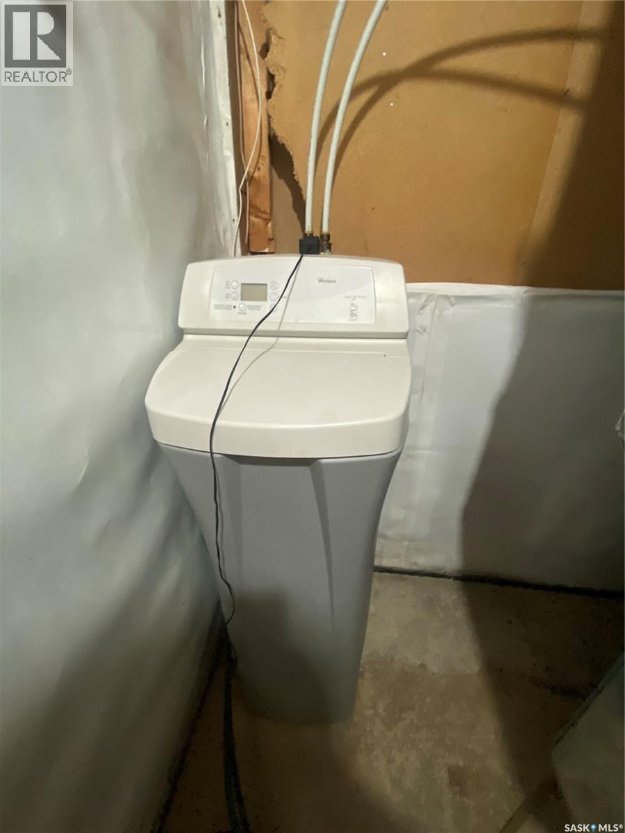 392 Circlebrooke Drive, Yorkton, SK - Indoor Photo Showing Laundry Room