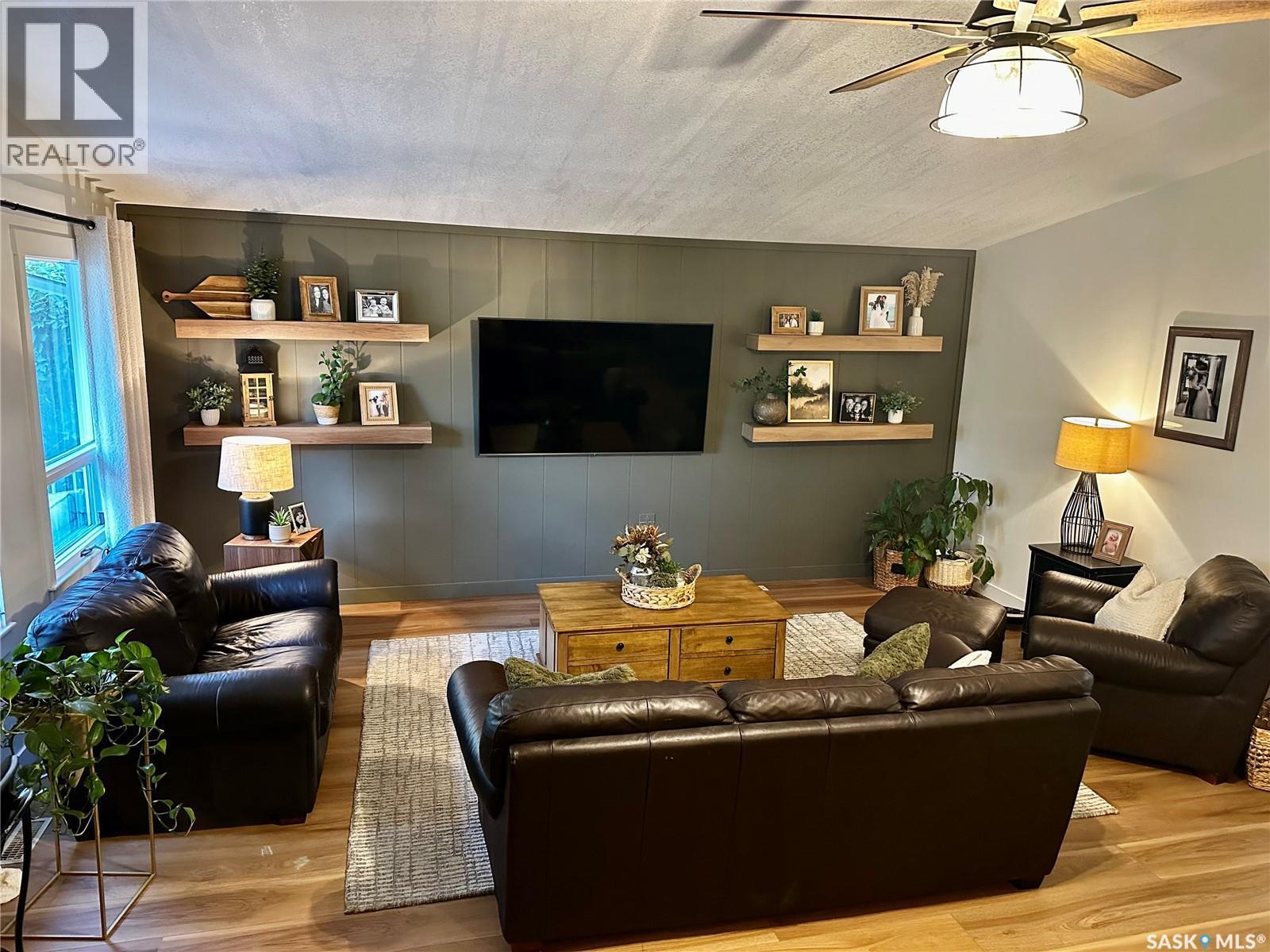 183 Poplar Lane, Wee Too Beach, SK - Indoor Photo Showing Living Room