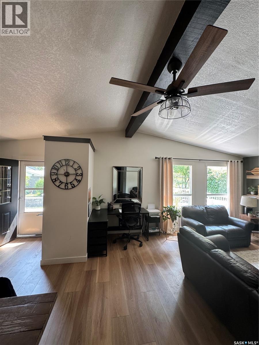 183 Poplar Lane, Wee Too Beach, SK - Indoor Photo Showing Living Room
