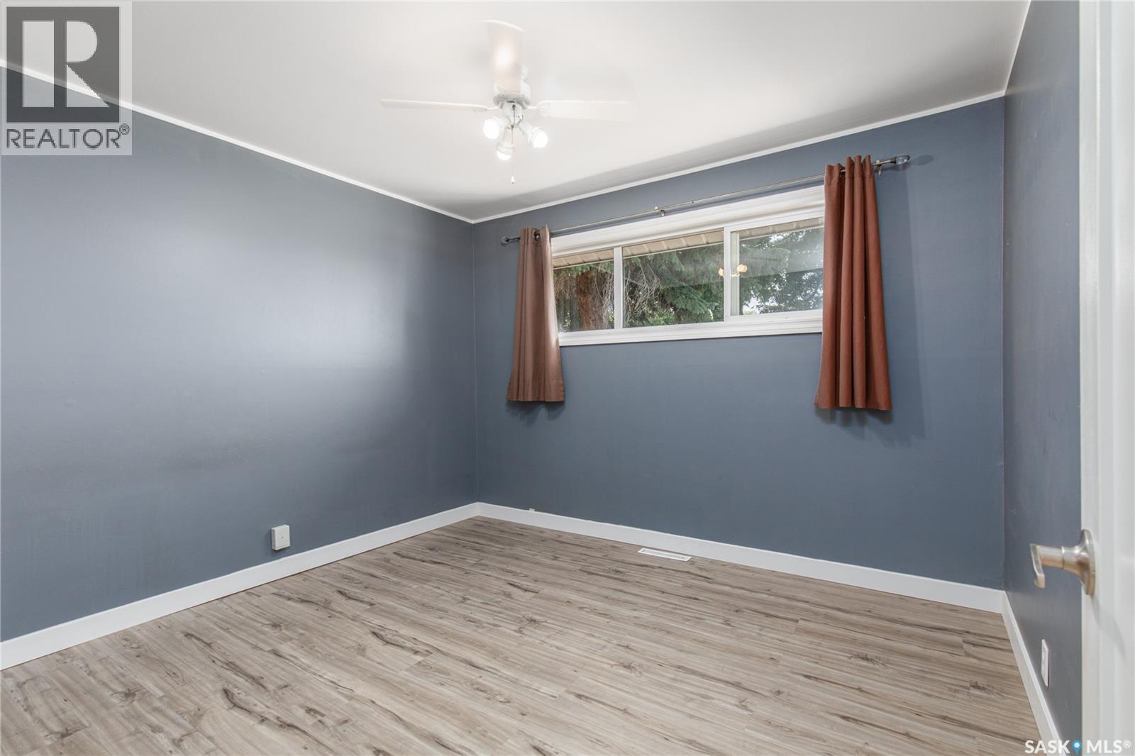 1337 7Th Avenue Nw, Moose Jaw, SK - Indoor Photo Showing Other Room