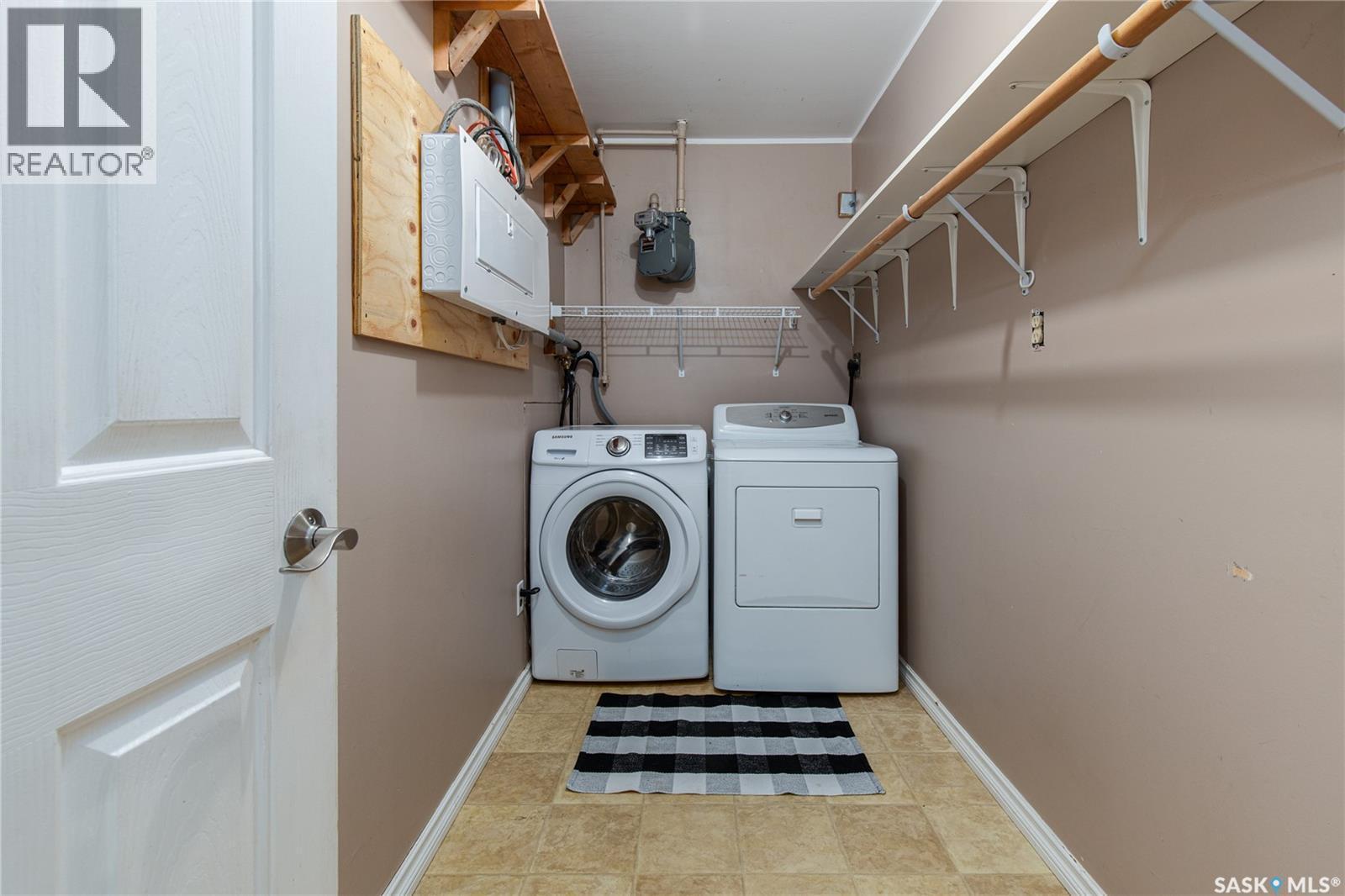 1337 7Th Avenue Nw, Moose Jaw, SK - Indoor Photo Showing Laundry Room