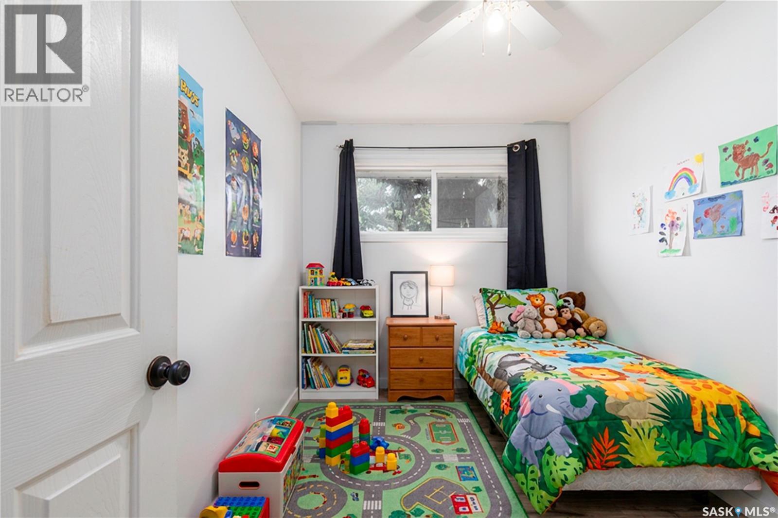 1337 7Th Avenue Nw, Moose Jaw, SK - Indoor Photo Showing Bedroom