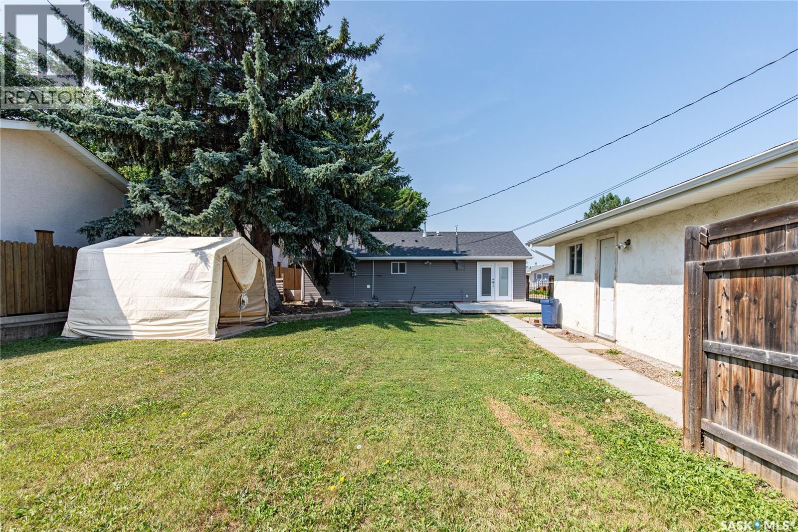 1337 7Th Avenue Nw, Moose Jaw, SK - Outdoor
