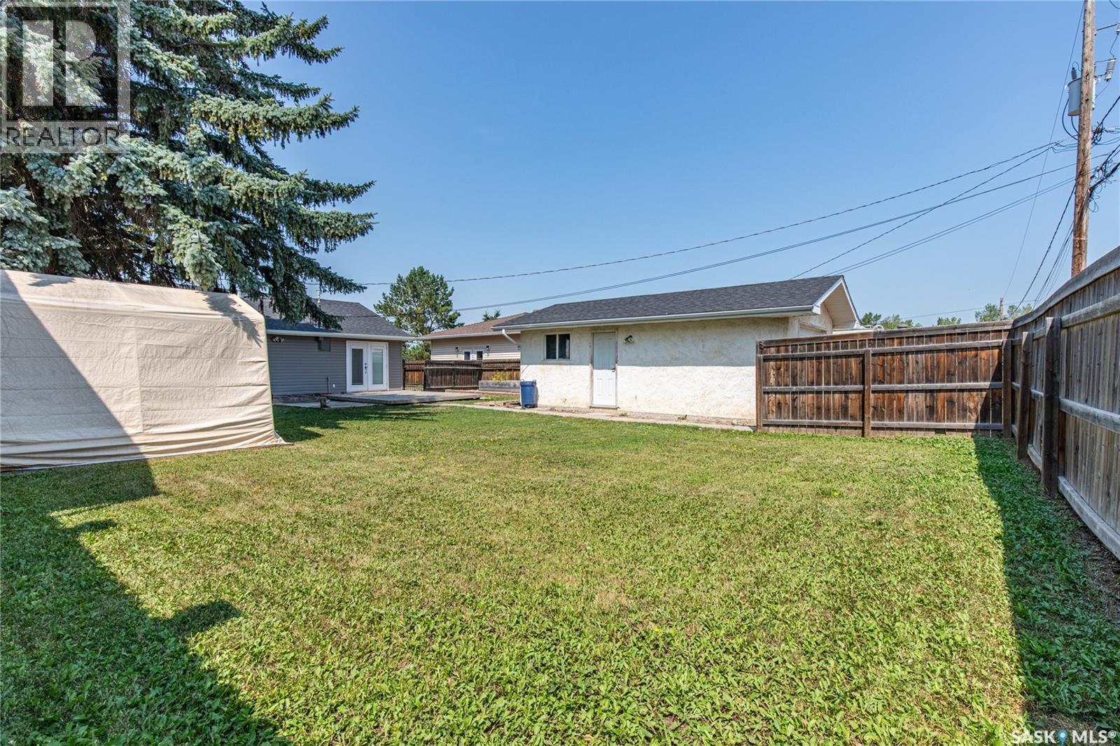 1337 7Th Avenue Nw, Moose Jaw, SK - Outdoor