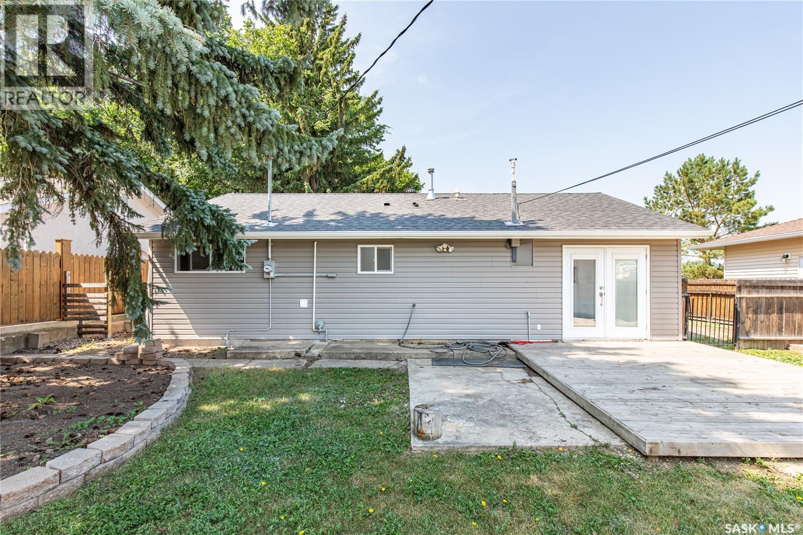 1337 7Th Avenue Nw, Moose Jaw, SK - Outdoor