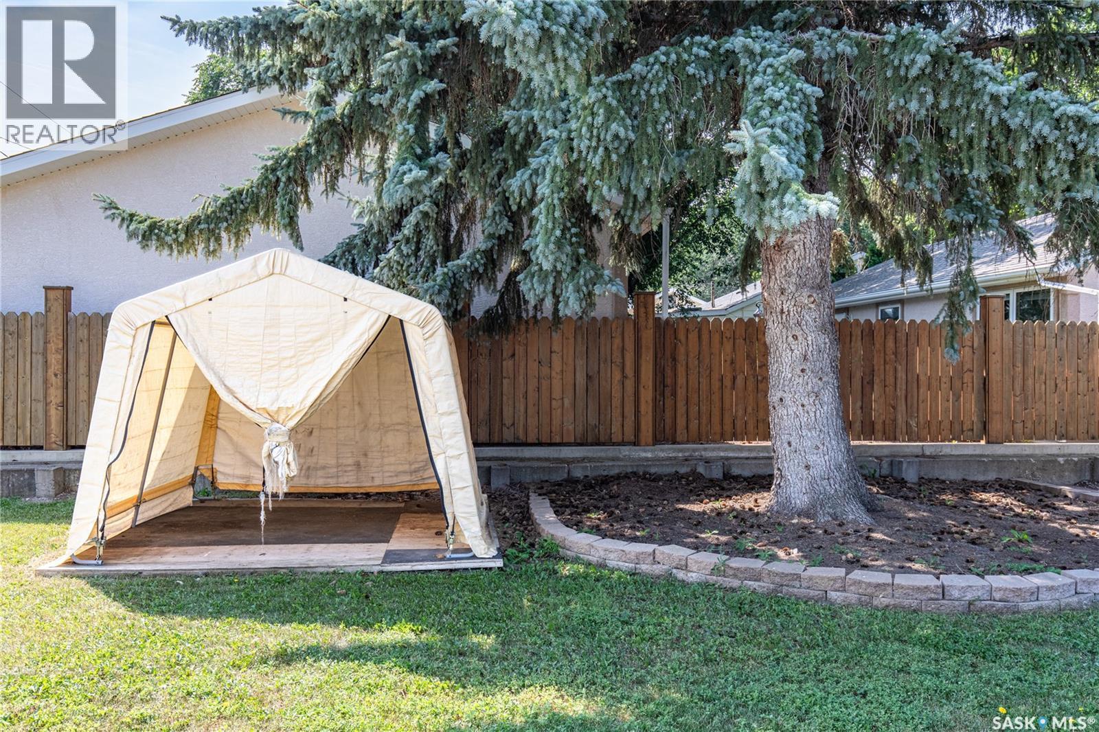 1337 7Th Avenue Nw, Moose Jaw, SK - Outdoor