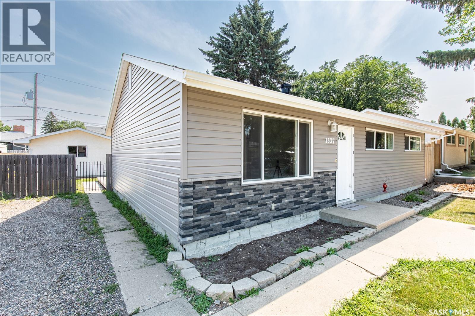 1337 7Th Avenue Nw, Moose Jaw, SK - Outdoor