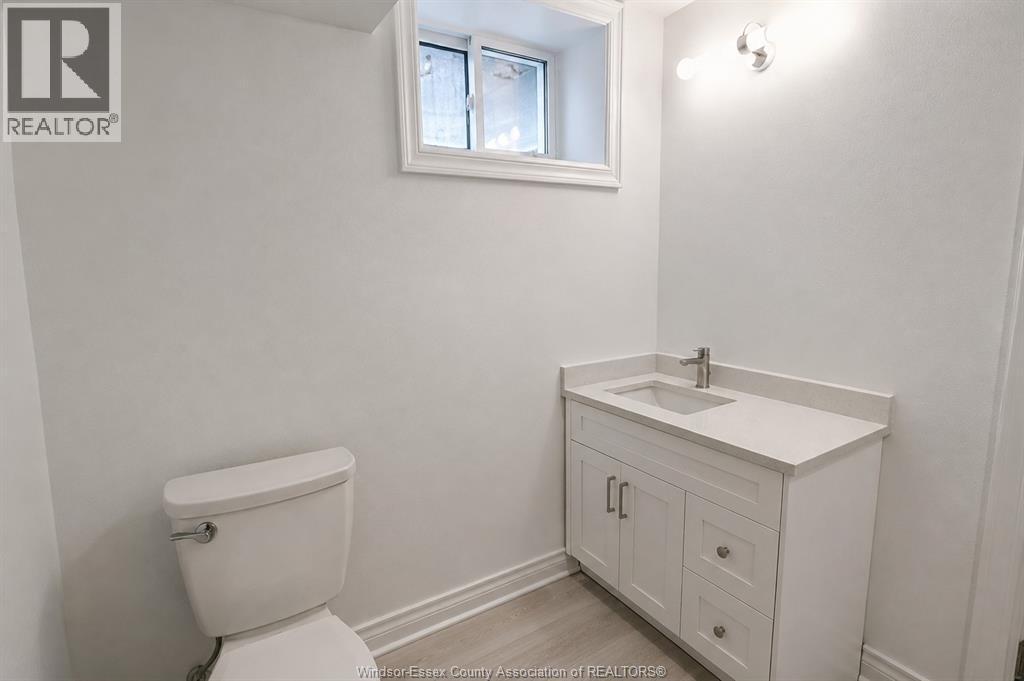 1228 Dougall Unit# Lower, Windsor, ON - Indoor Photo Showing Bathroom