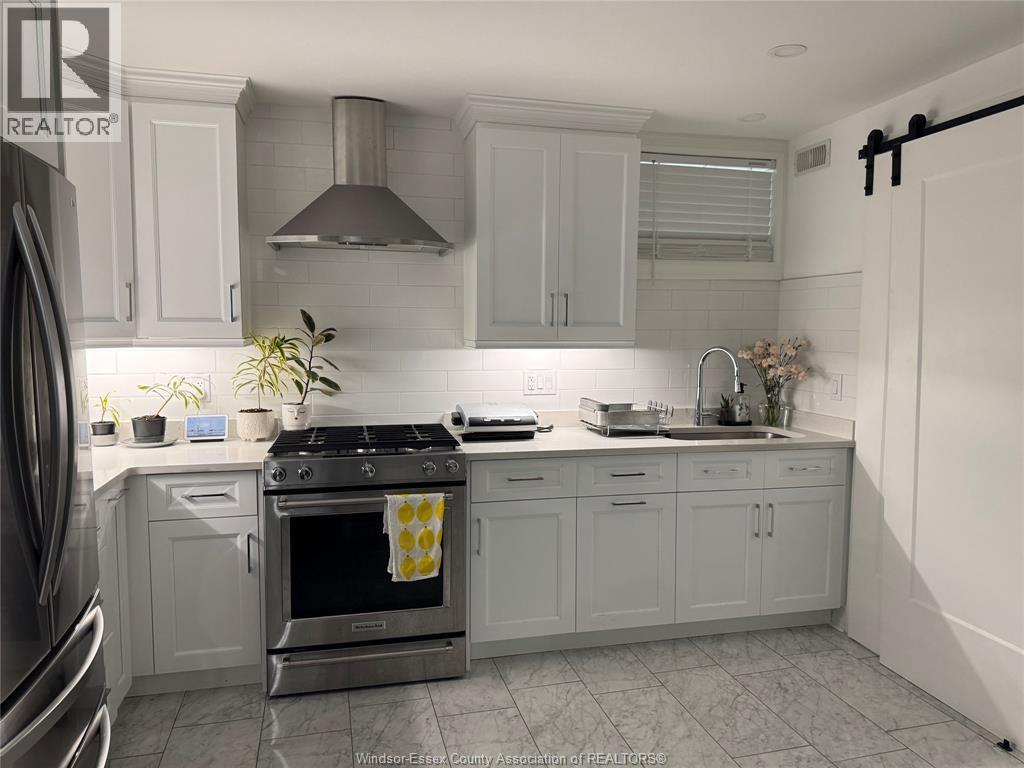 1228 Dougall Unit# Lower, Windsor, ON - Indoor Photo Showing Kitchen