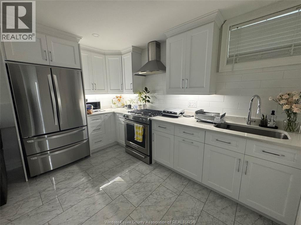 1228 Dougall Unit# Lower, Windsor, ON - Indoor Photo Showing Kitchen With Upgraded Kitchen