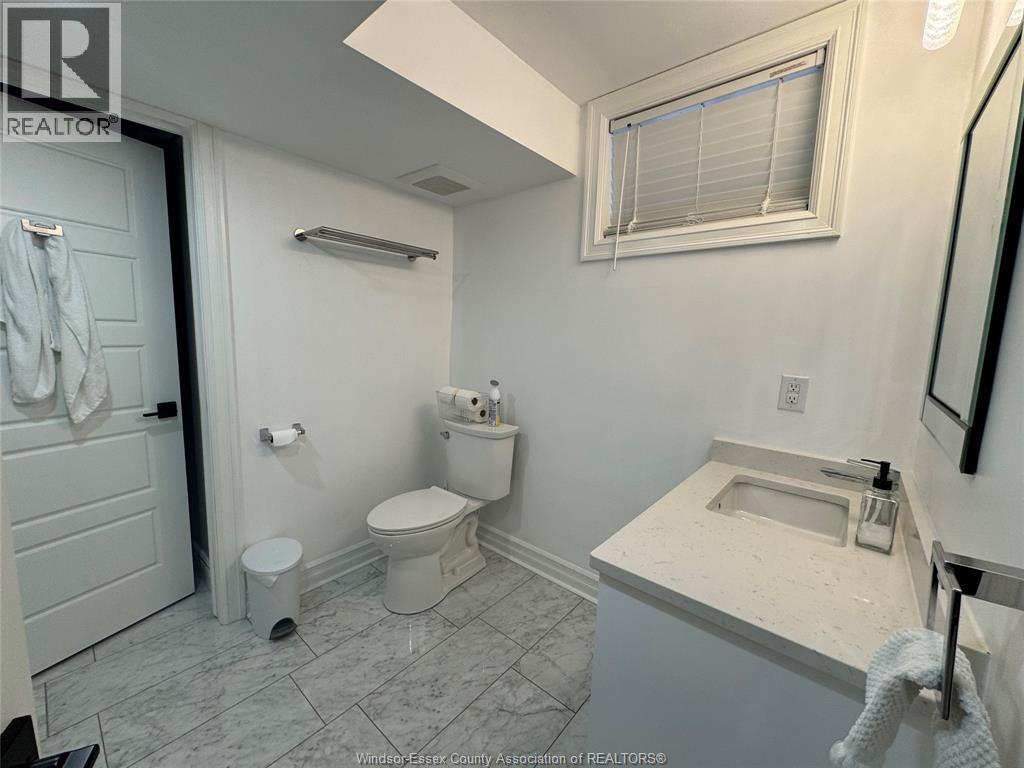 1228 Dougall Unit# Lower, Windsor, ON - Indoor Photo Showing Bathroom