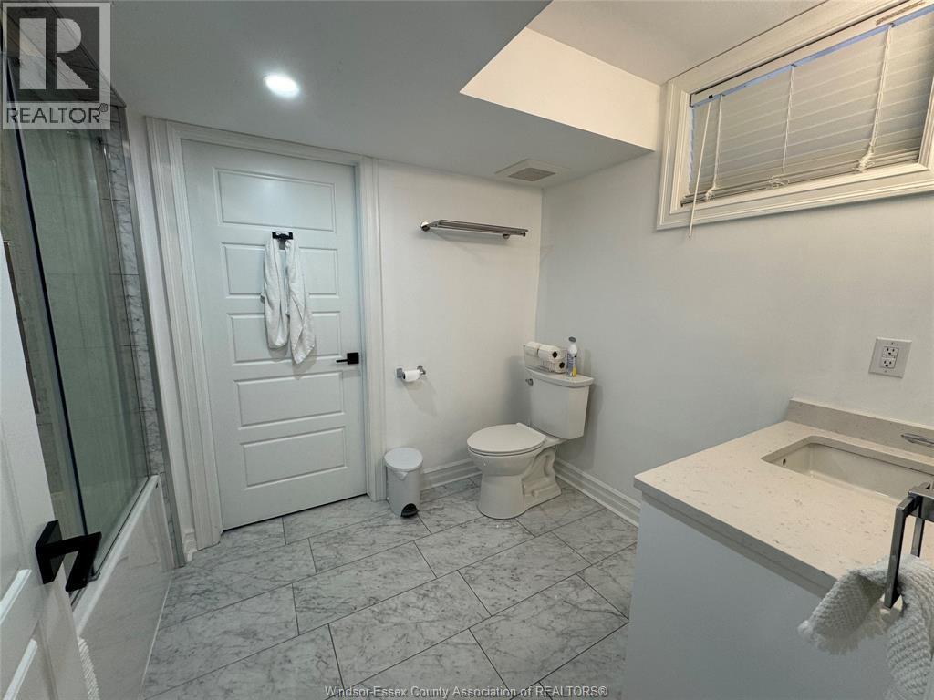 1228 Dougall Unit# Lower, Windsor, ON - Indoor Photo Showing Bathroom