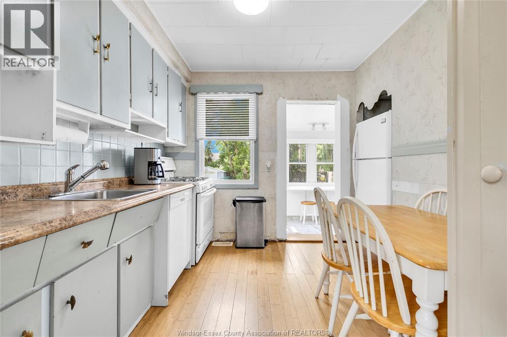 1337 Janette, Windsor, ON - Indoor Photo Showing Kitchen