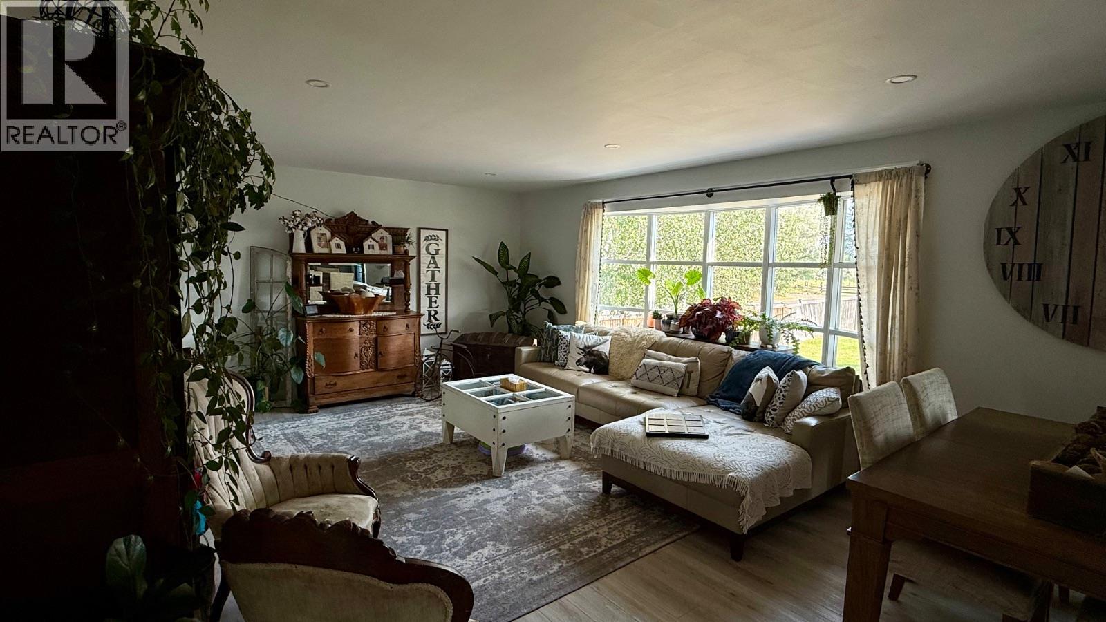2190 Blackwell Avenue, Merritt, BC - Indoor Photo Showing Living Room