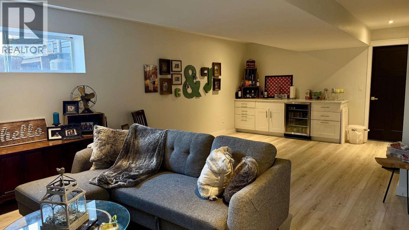 2190 Blackwell Avenue, Merritt, BC - Indoor Photo Showing Living Room