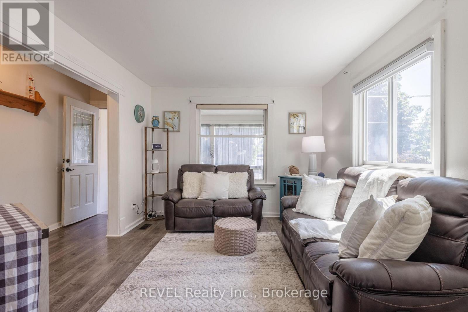 41 Ottawa Street, St. Catharines (Downtown), ON - Indoor Photo Showing Living Room