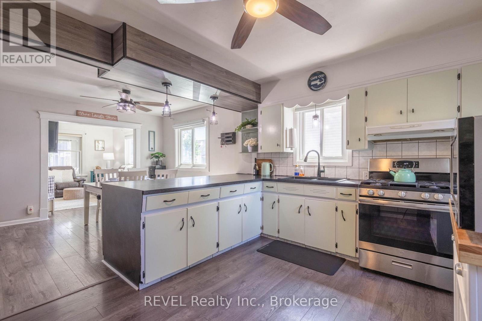 41 Ottawa Street, St. Catharines (Downtown), ON - Indoor Photo Showing Kitchen