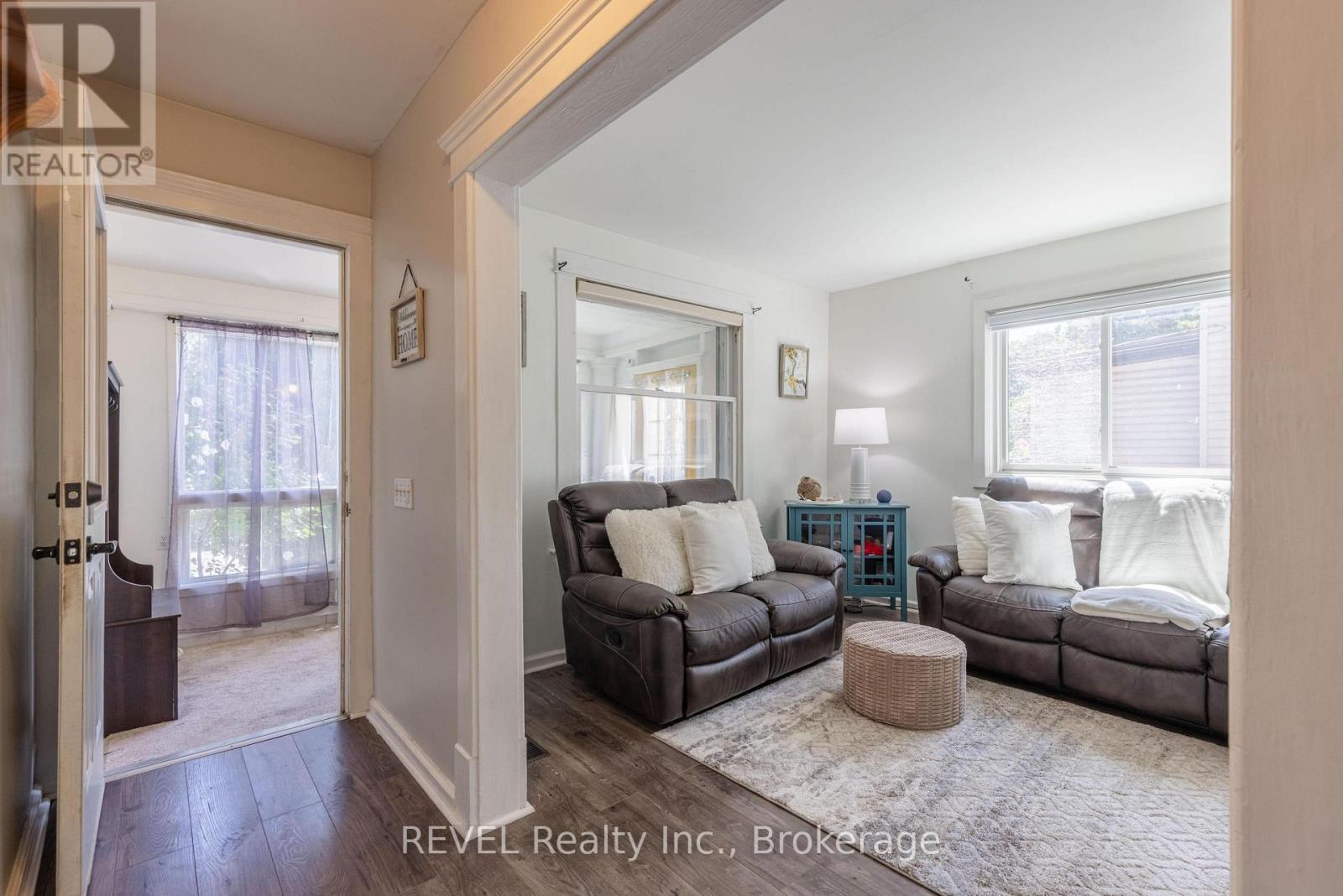 41 Ottawa Street, St. Catharines (Downtown), ON - Indoor Photo Showing Living Room