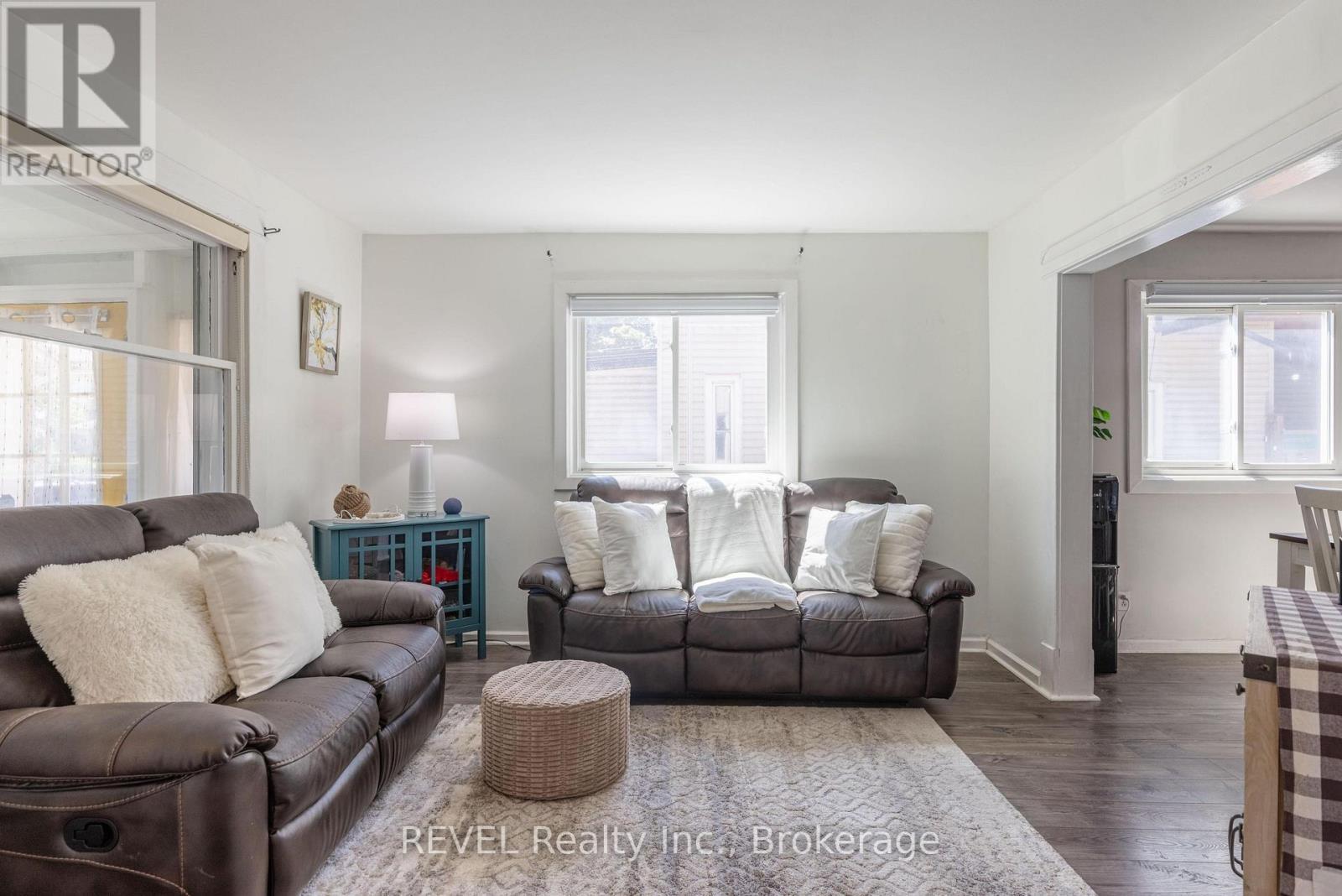 41 Ottawa Street, St. Catharines (Downtown), ON - Indoor Photo Showing Living Room