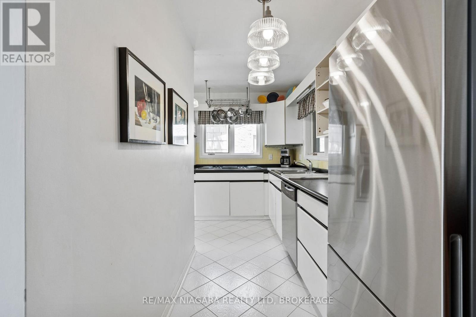 2944 North Shore Drive, Haldimand (Dunnville), ON - Indoor Photo Showing Kitchen
