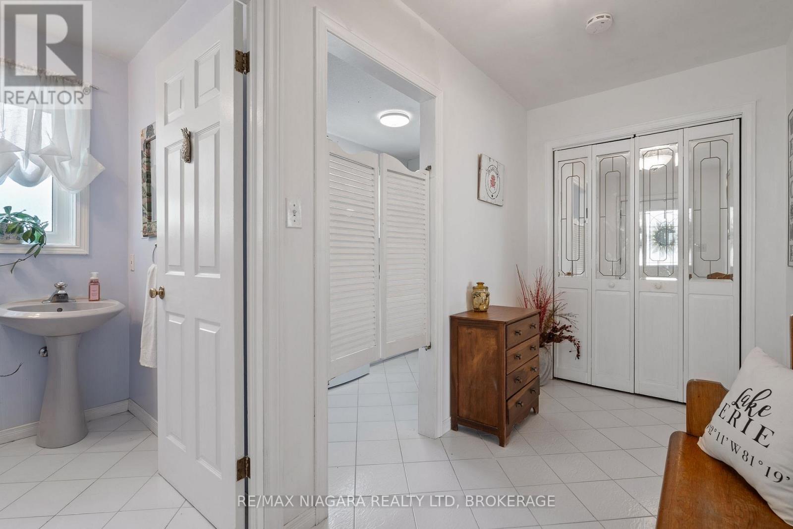 2944 North Shore Drive, Haldimand (Dunnville), ON - Indoor Photo Showing Bathroom