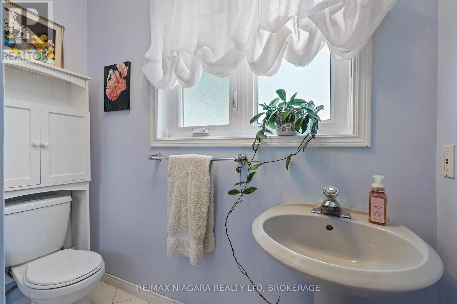 2944 North Shore Drive, Haldimand (Dunnville), ON - Indoor Photo Showing Bathroom