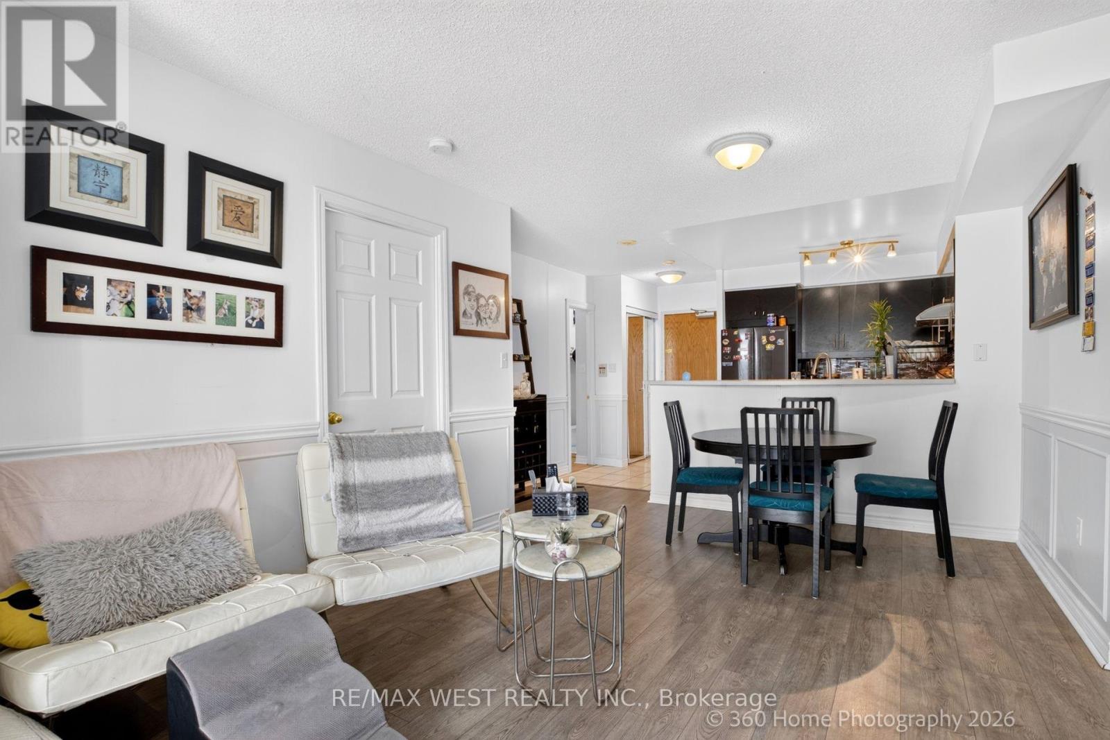 706 - 7 Lorraine Drive, Toronto, ON - Indoor Photo Showing Living Room