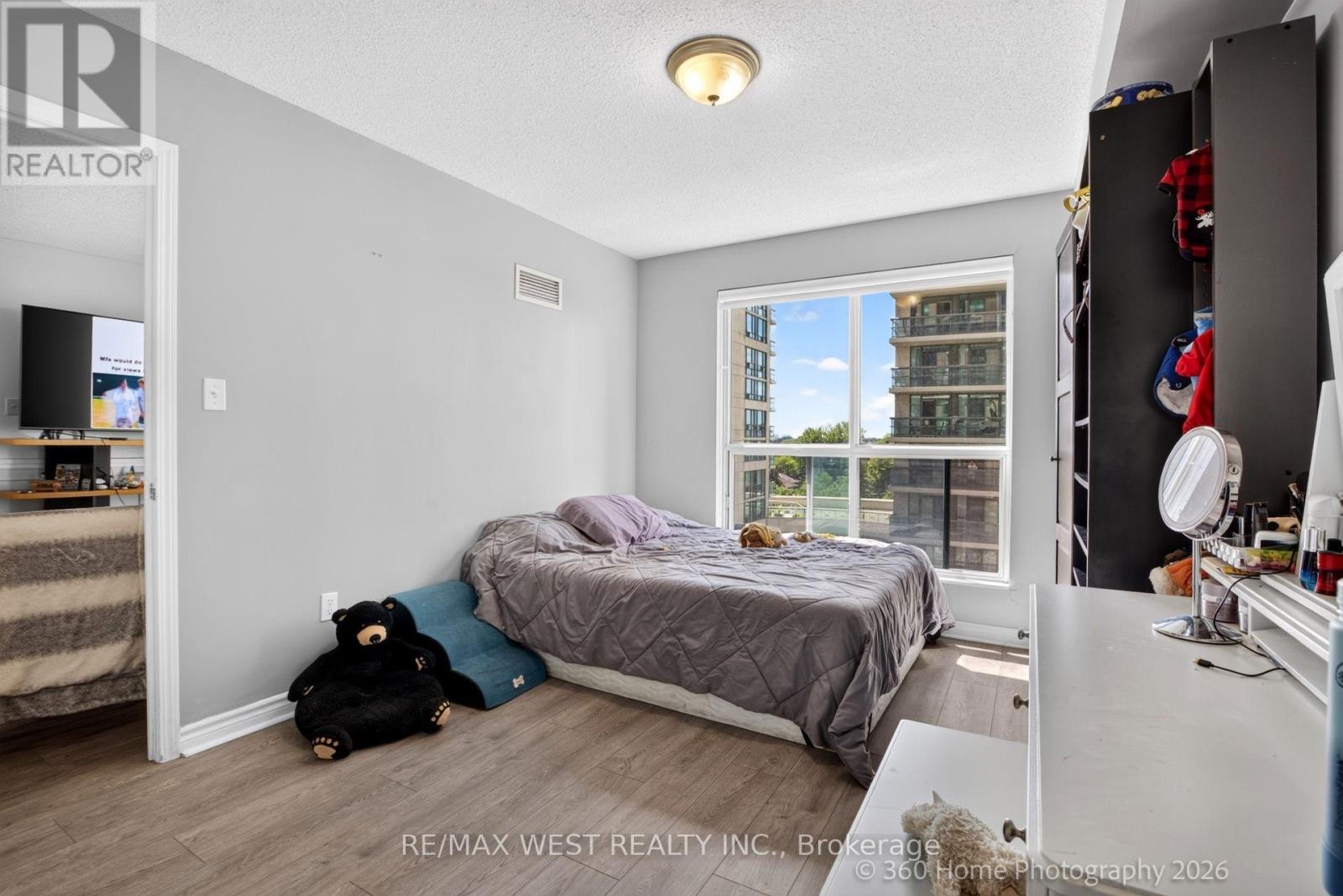 706 - 7 Lorraine Drive, Toronto, ON - Indoor Photo Showing Bedroom