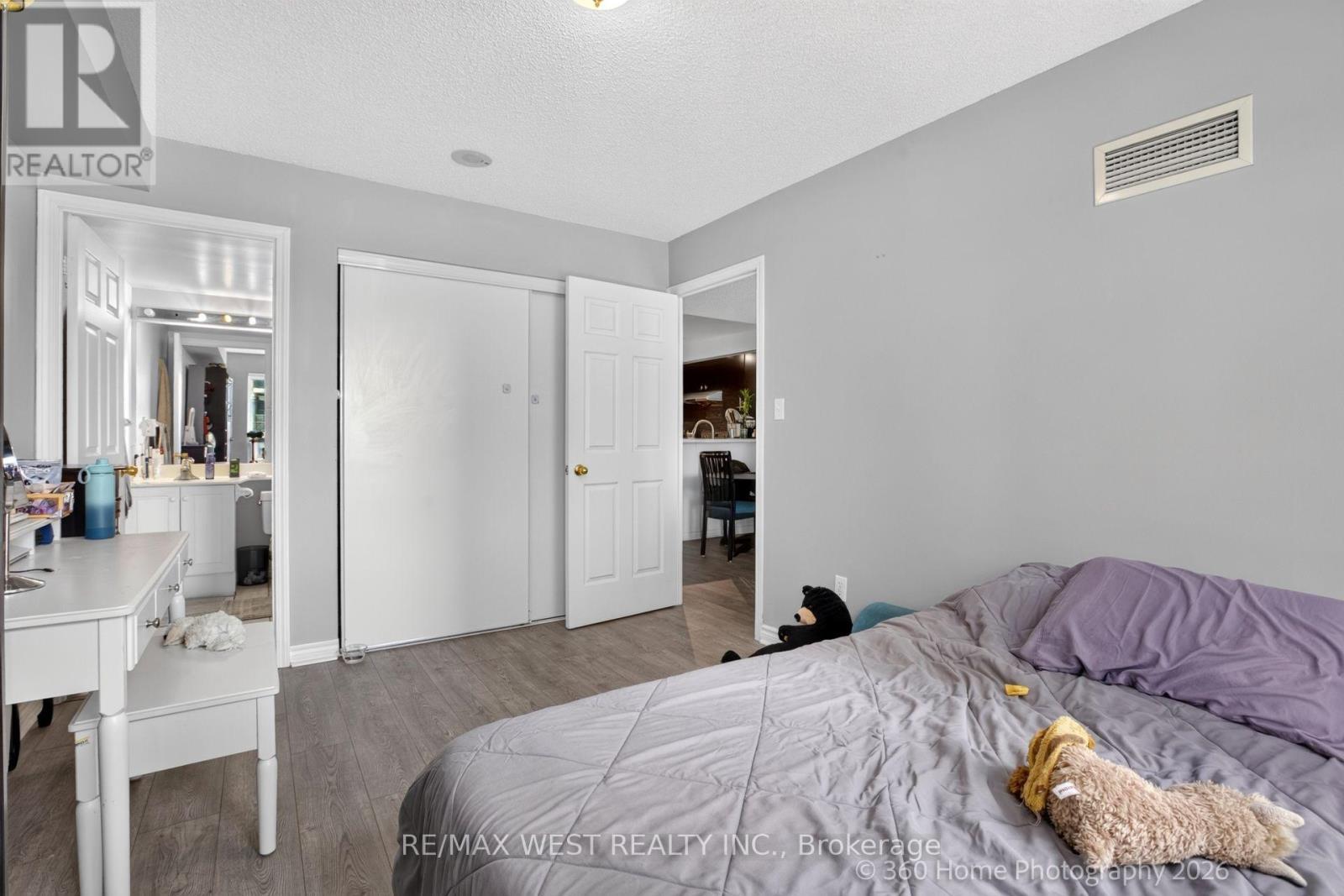 706 - 7 Lorraine Drive, Toronto, ON - Indoor Photo Showing Bedroom