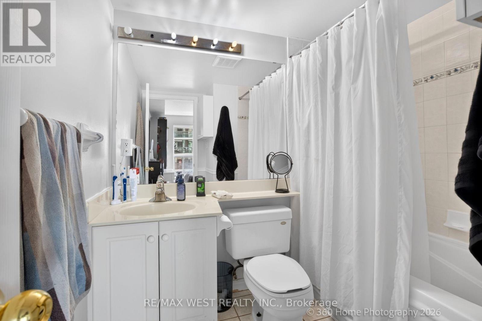 706 - 7 Lorraine Drive, Toronto, ON - Indoor Photo Showing Bathroom