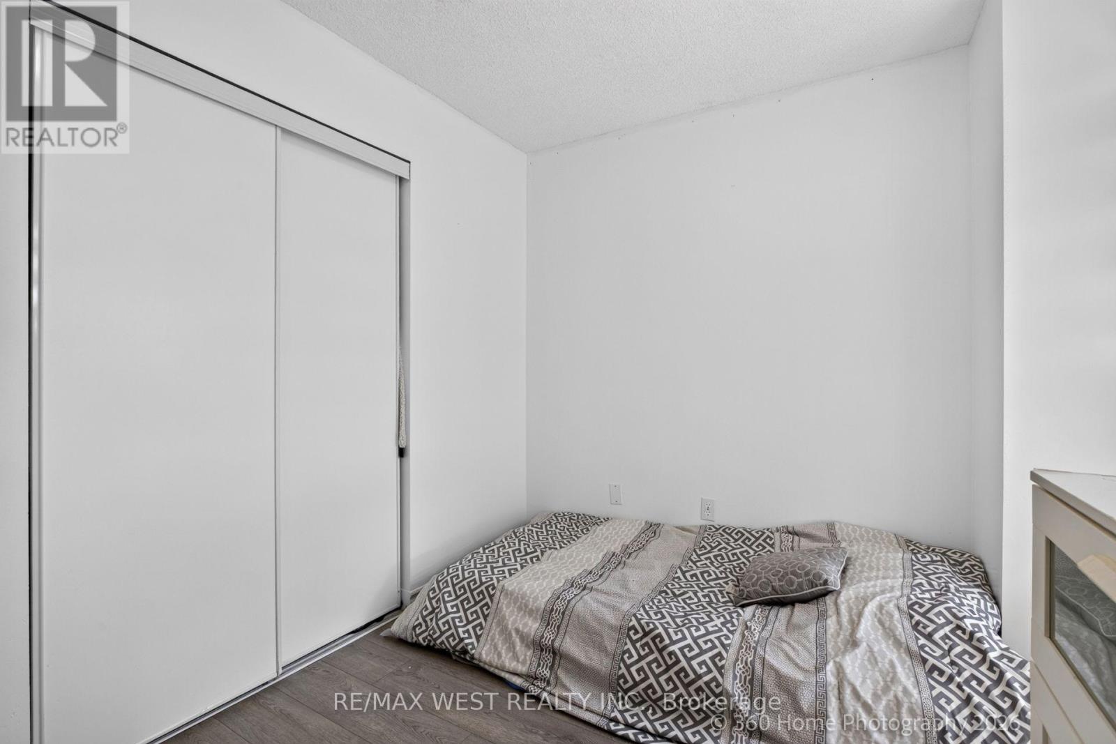 706 - 7 Lorraine Drive, Toronto, ON - Indoor Photo Showing Bedroom