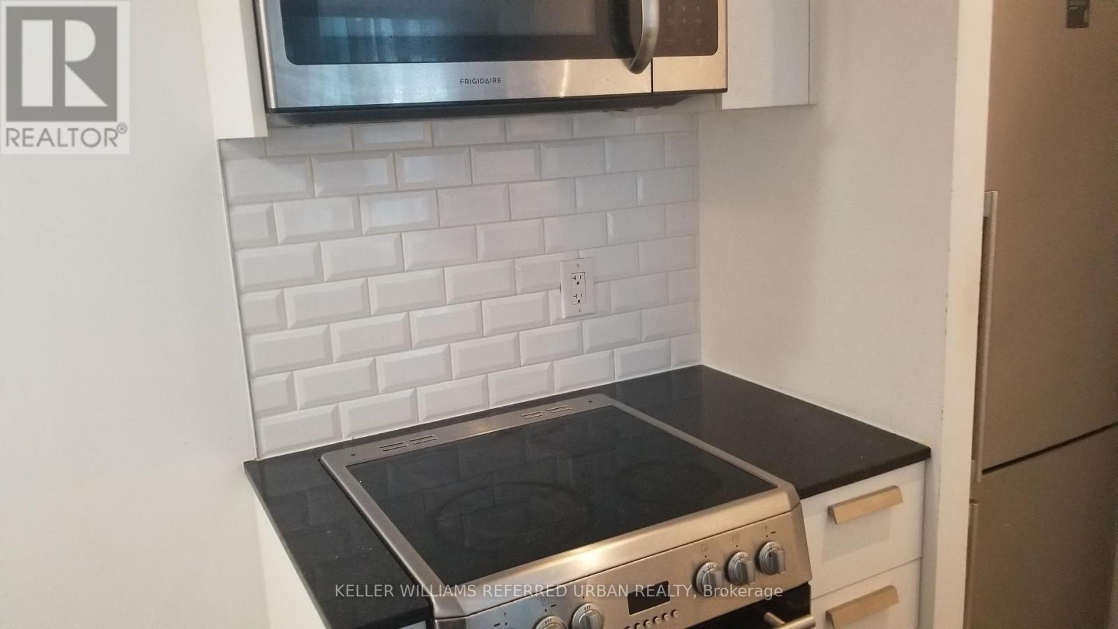 409 - 42 Charles Street E, Toronto, ON - Indoor Photo Showing Kitchen