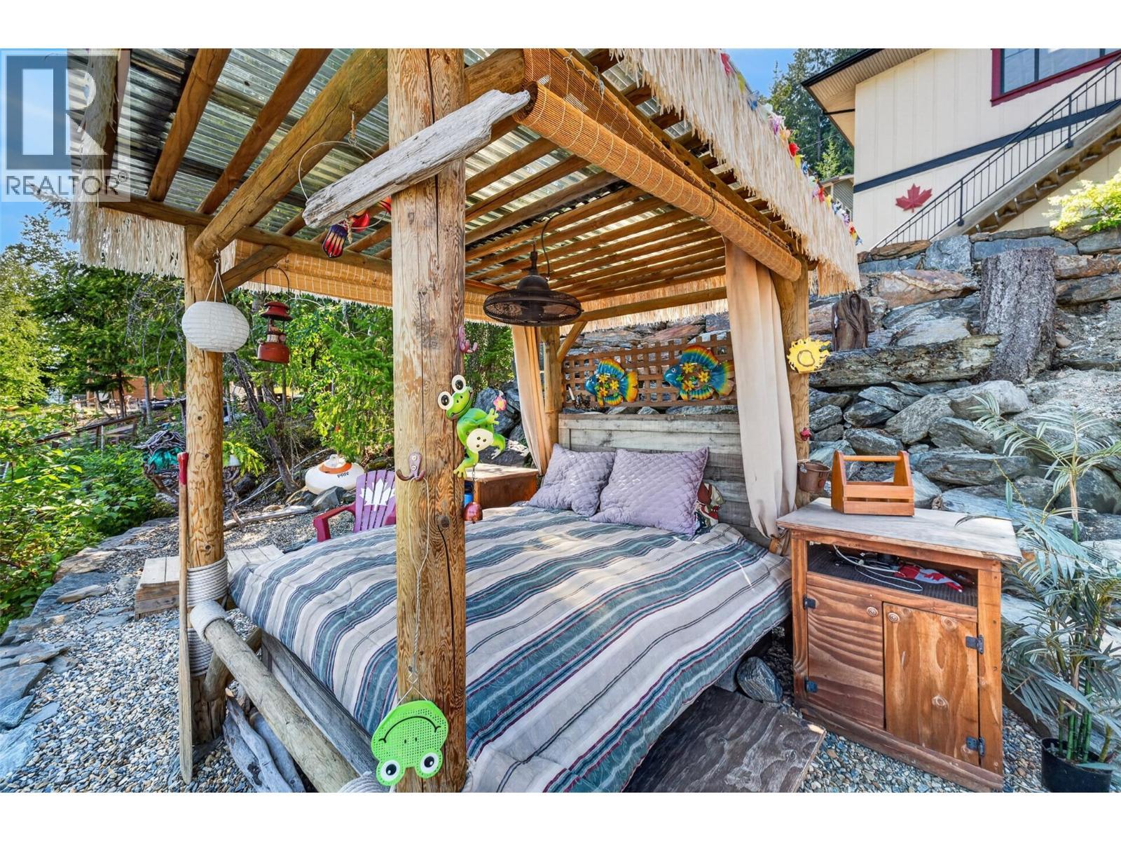 4119 Galligan Road Unit# 12, Eagle Bay, BC - Indoor Photo Showing Bedroom