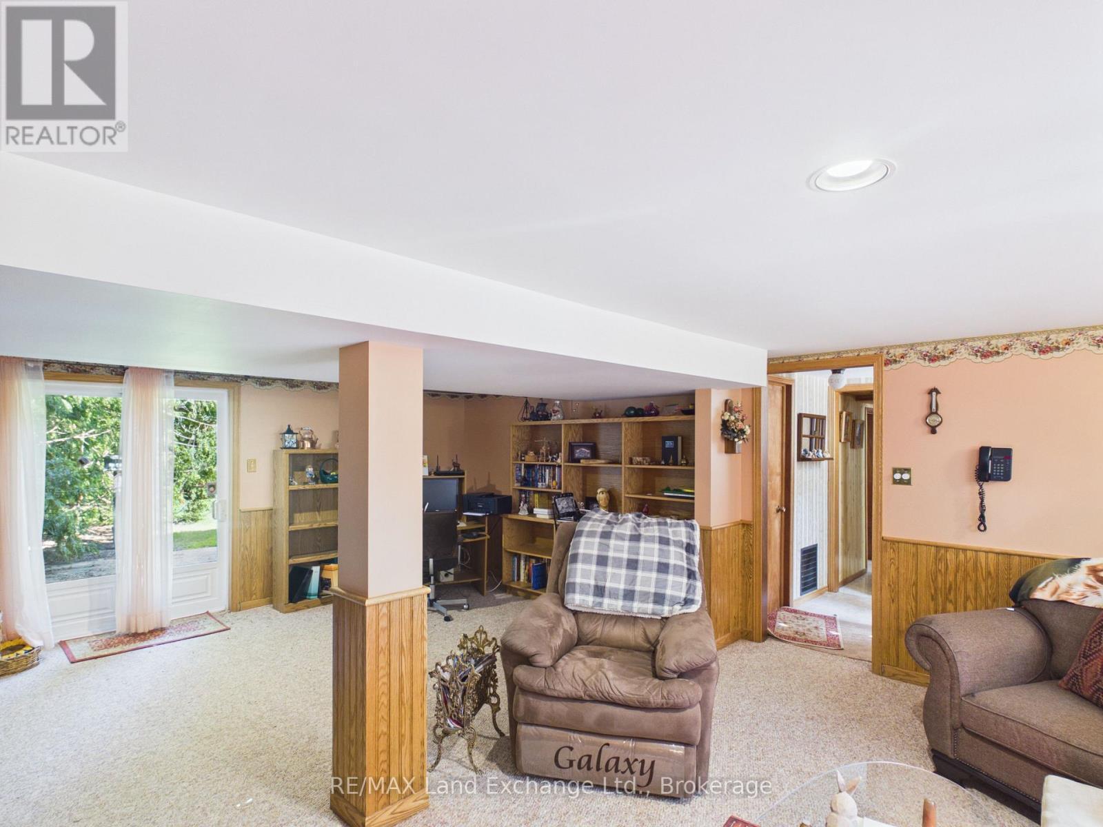 37 Albert Road, Kincardine, ON - Indoor Photo Showing Living Room