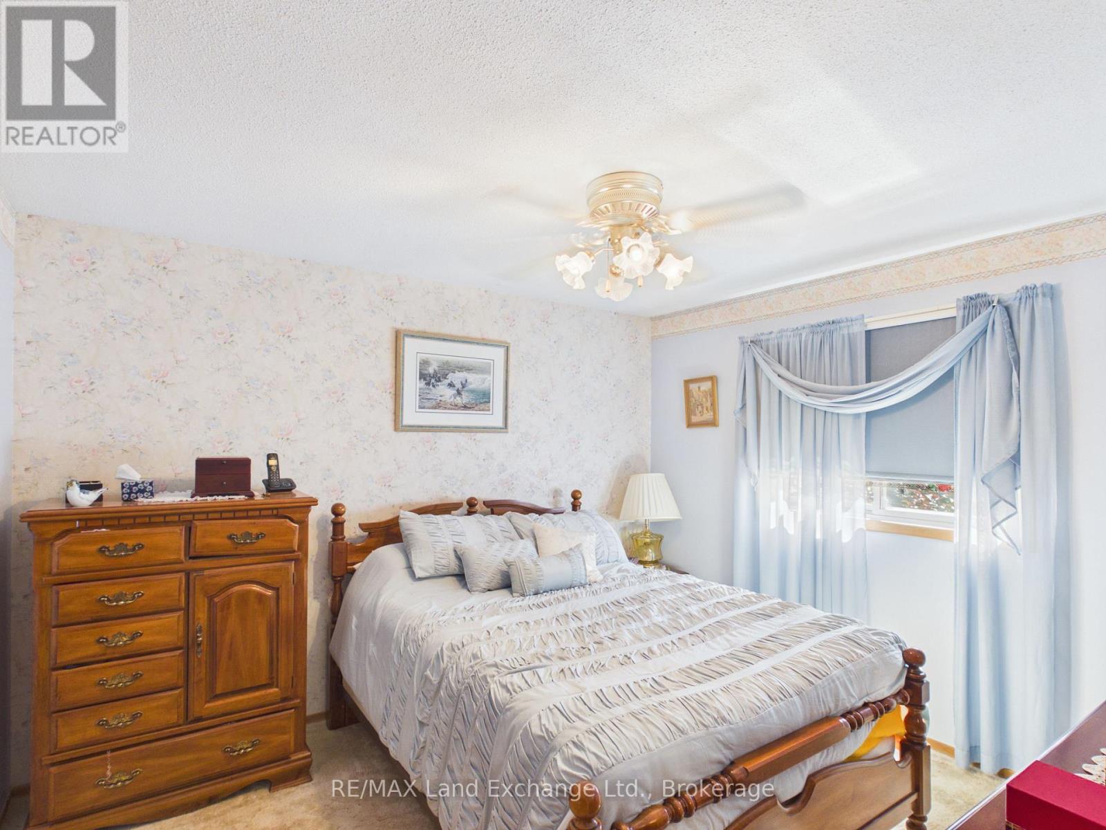 37 Albert Road, Kincardine, ON - Indoor Photo Showing Bedroom