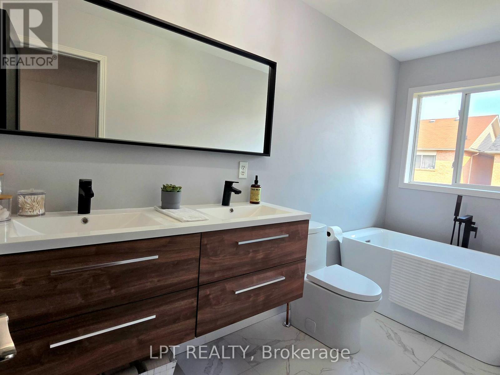 103 Howling Crescent, Ajax, ON - Indoor Photo Showing Bathroom