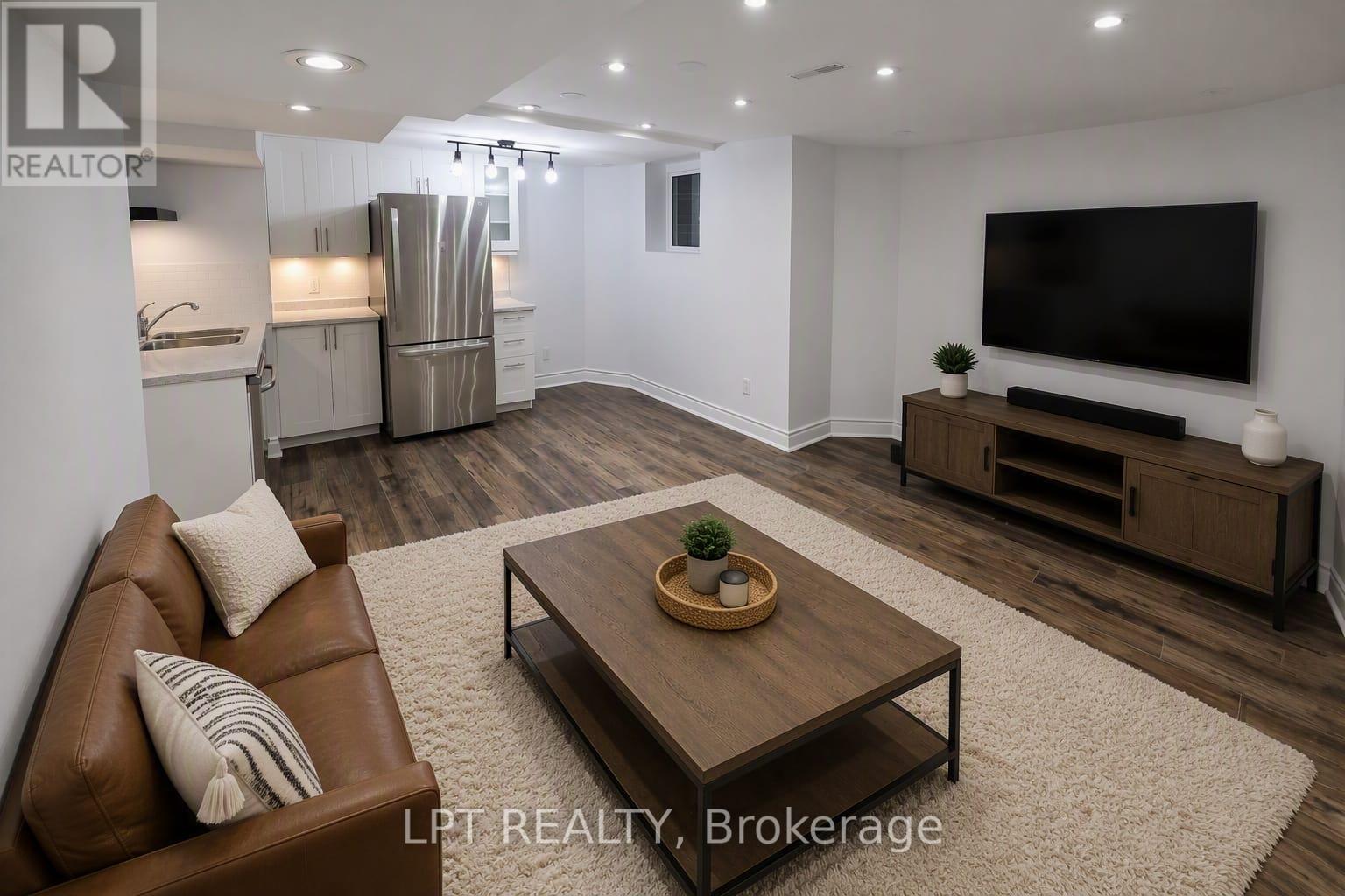 103 Howling Crescent, Ajax, ON - Indoor Photo Showing Living Room