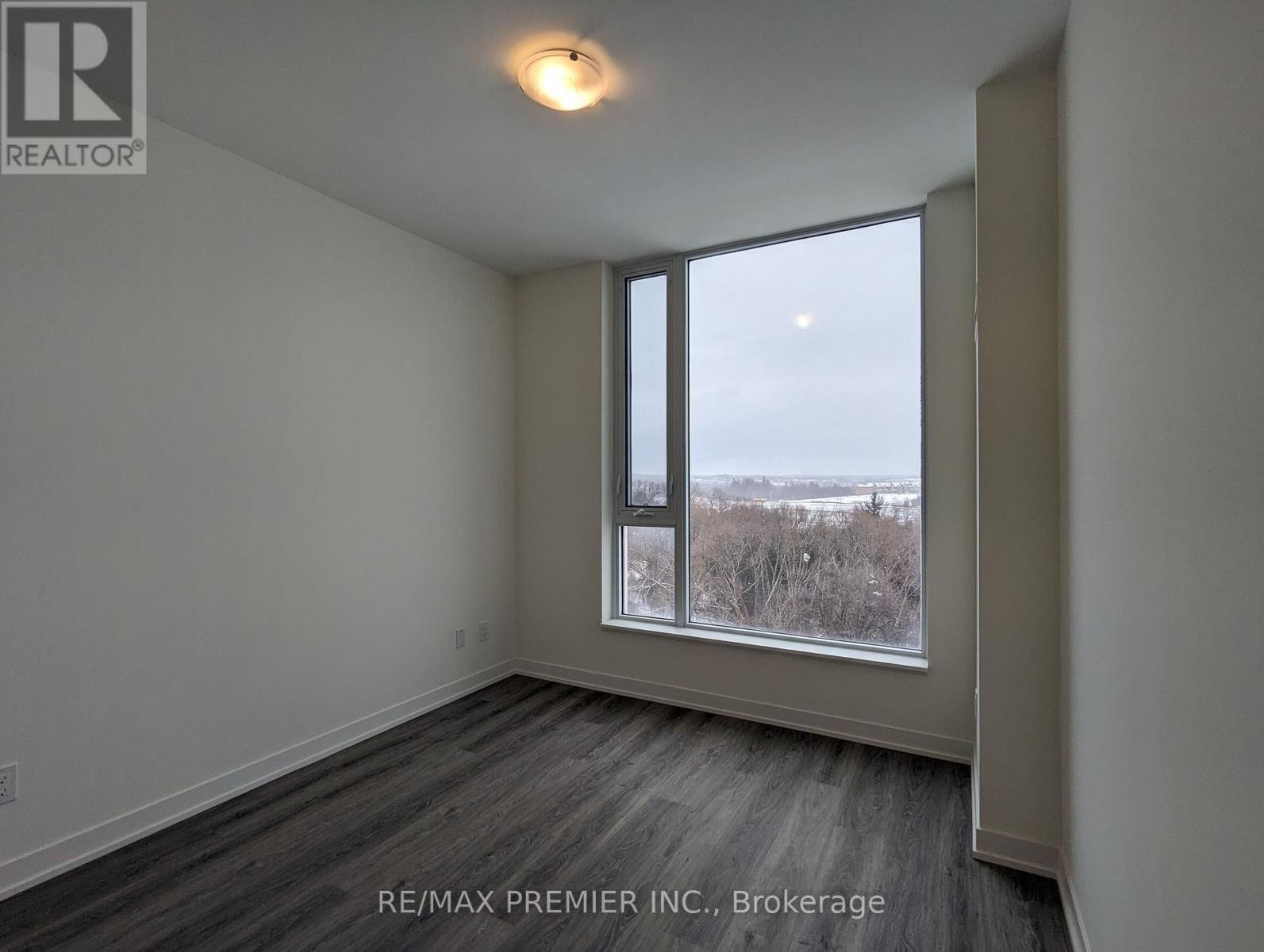 811 - 6 David Eyer Road, Richmond Hill, ON - Indoor Photo Showing Other Room